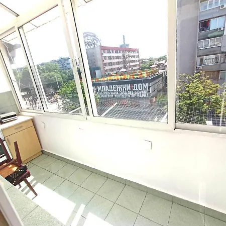 Above Varchev Apartament Warna