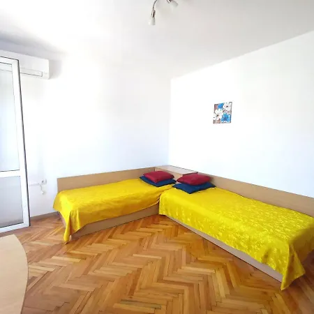 Above Varchev Apartament Warna
